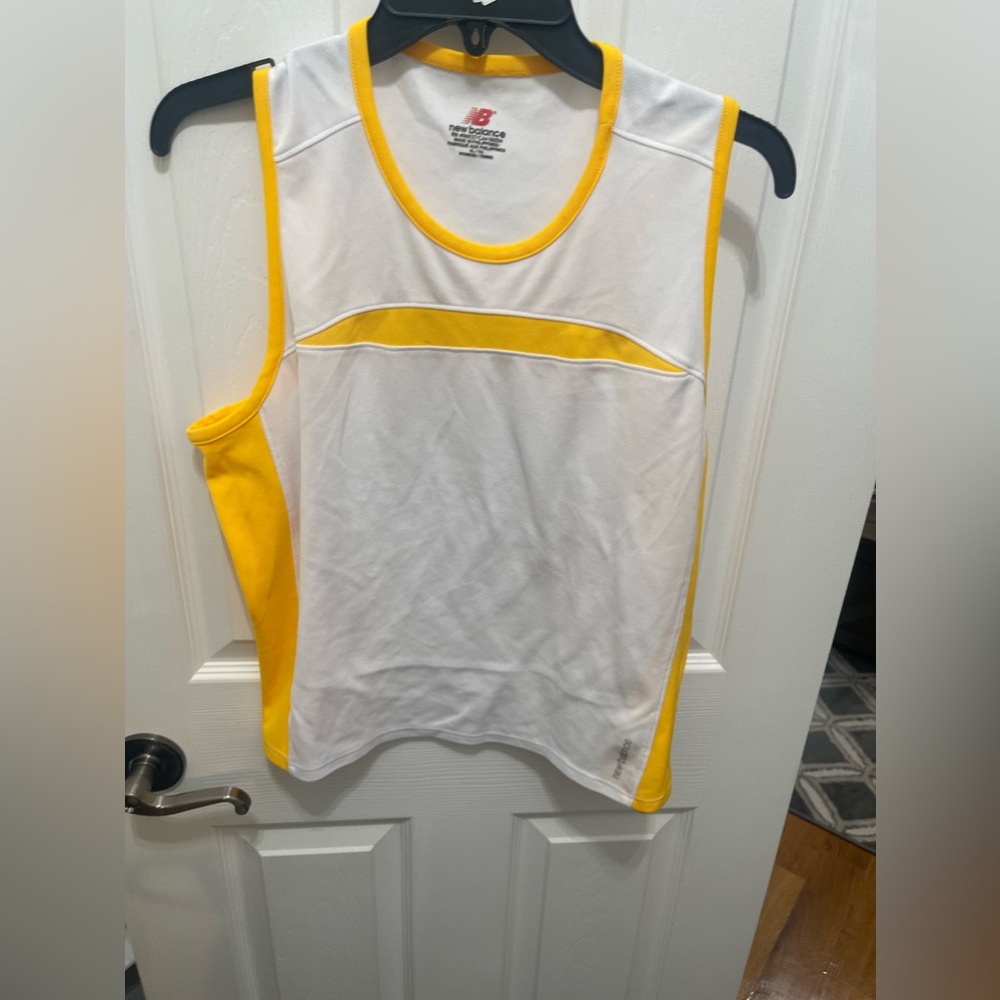 New balance sleeveless top XLarge women’s white and yellow